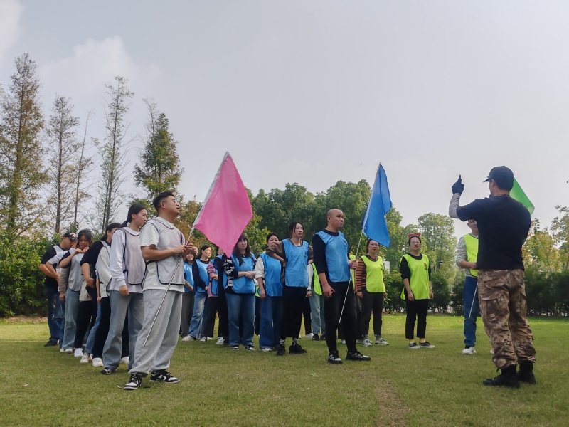 Building Team Spirit: Paglikha ng mga alaala at pagpapalakas ng mga bono